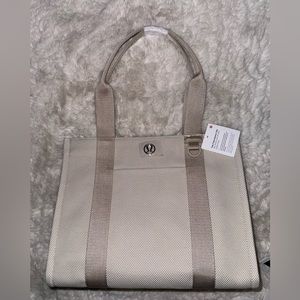 lululemon two-toned canvas bag 10L